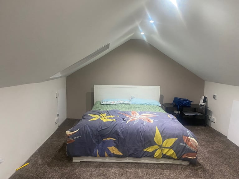 image for Loft room to rent