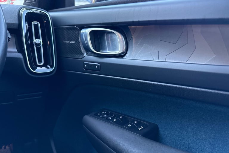 2022 Volvo XC40 Recharge Twin 78kWh Ultimate SUV 5dr Electric Auto AWD (408 ps) ESTATE Electric A...