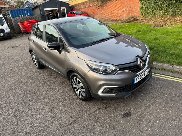 image for 2018 Renault Captur PLAY TCE 5-Door Petrol