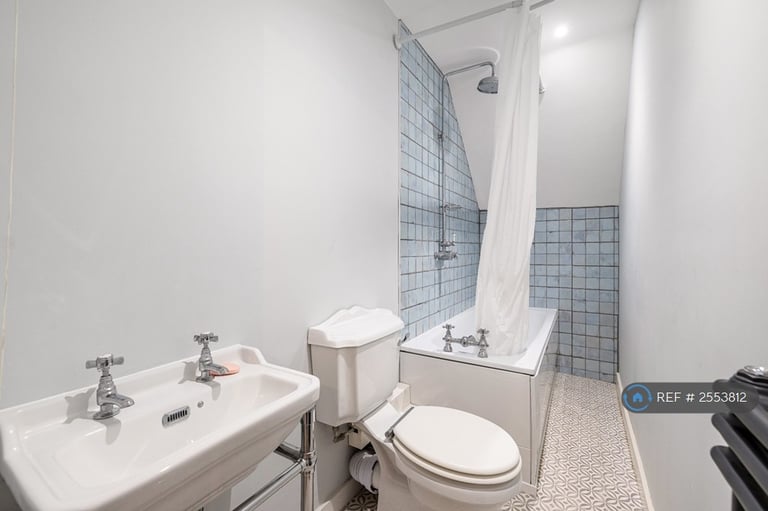 2 bedroom flat in Beaconsfield Villas, Brighton, BN1 (2 bed) (#2553812)