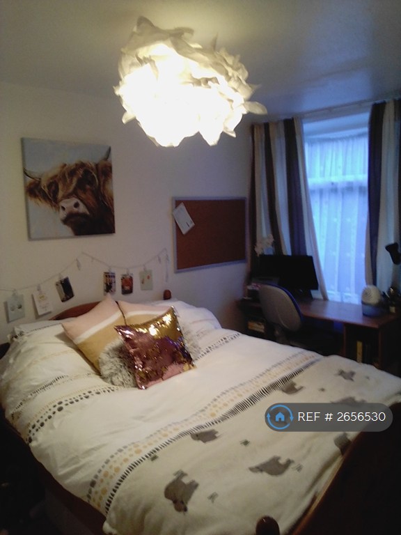 3 bedroom flat in Roseangle, Dundee, DD1 (3 bed) (#2656530)