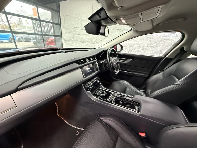 2017 Jaguar XF 2.0d Prestige 4dr Auto SALOON DIESEL Automatic