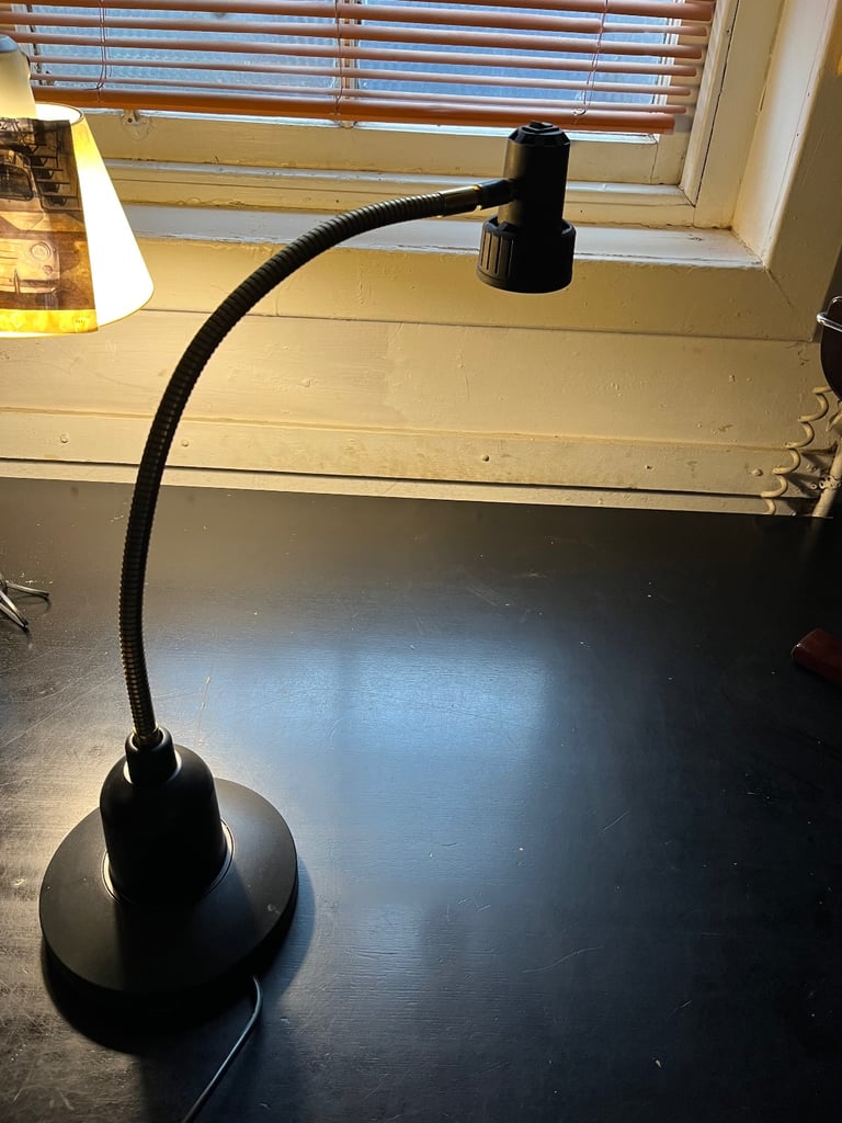 Serious reading lamp desk light