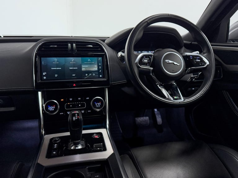 2022 Jaguar XE 2.0 D200 MHEV R-Dynamic SE Saloon 4dr Diesel Auto Euro 6 (s/s) (204 ps) SALOON Die...