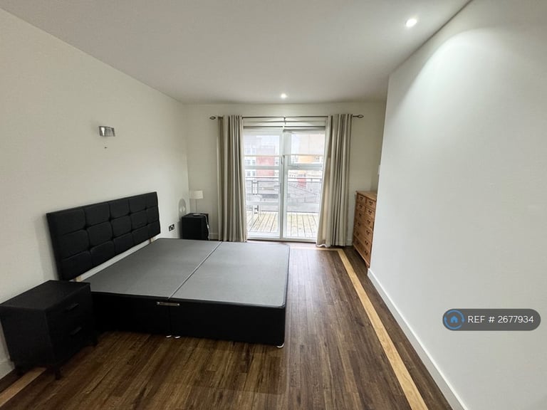 2 bedroom flat in Park View, Cardiff, CF10 (2 bed) (#2677934)