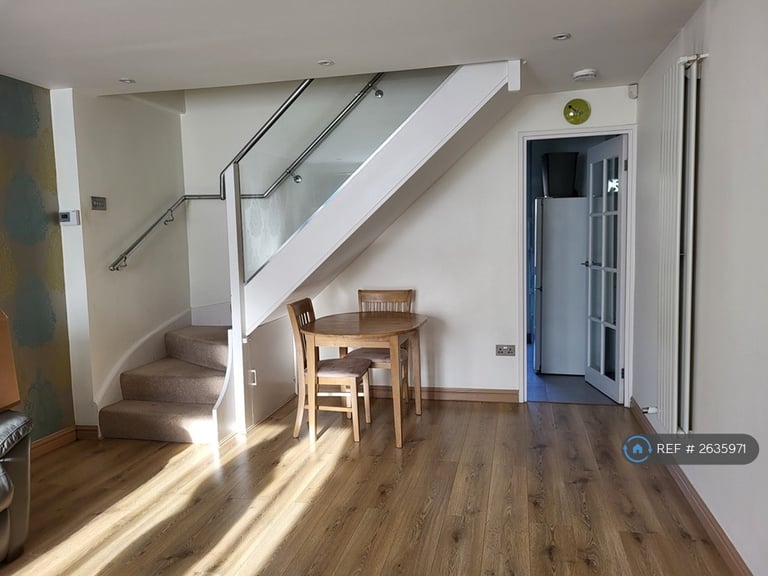 image for 2 bedroom house in Beeton Close, Pinner, HA5 (2 bed) (#2635971)