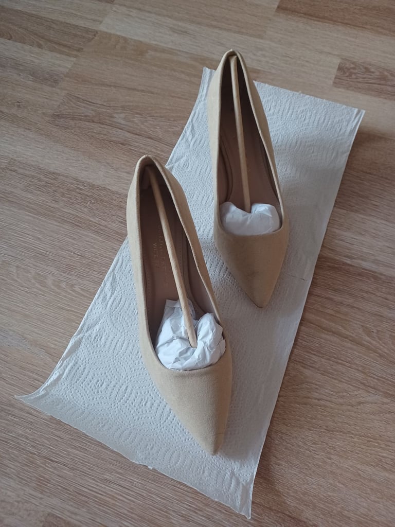 image for Dorothy Perkins Champagne Faux Suede Kitten Heels