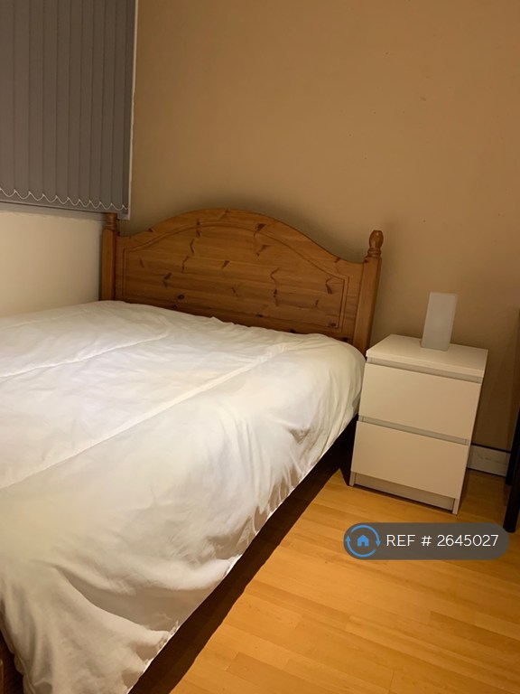 1 bedroom in Treby Street, London, E3 (#2645027)