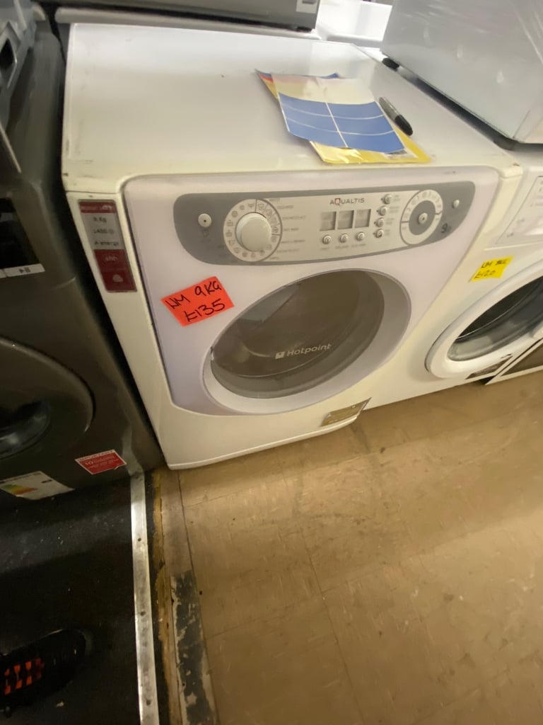image for WHITE HOTPOINT 9KG WASHING MACHINE 