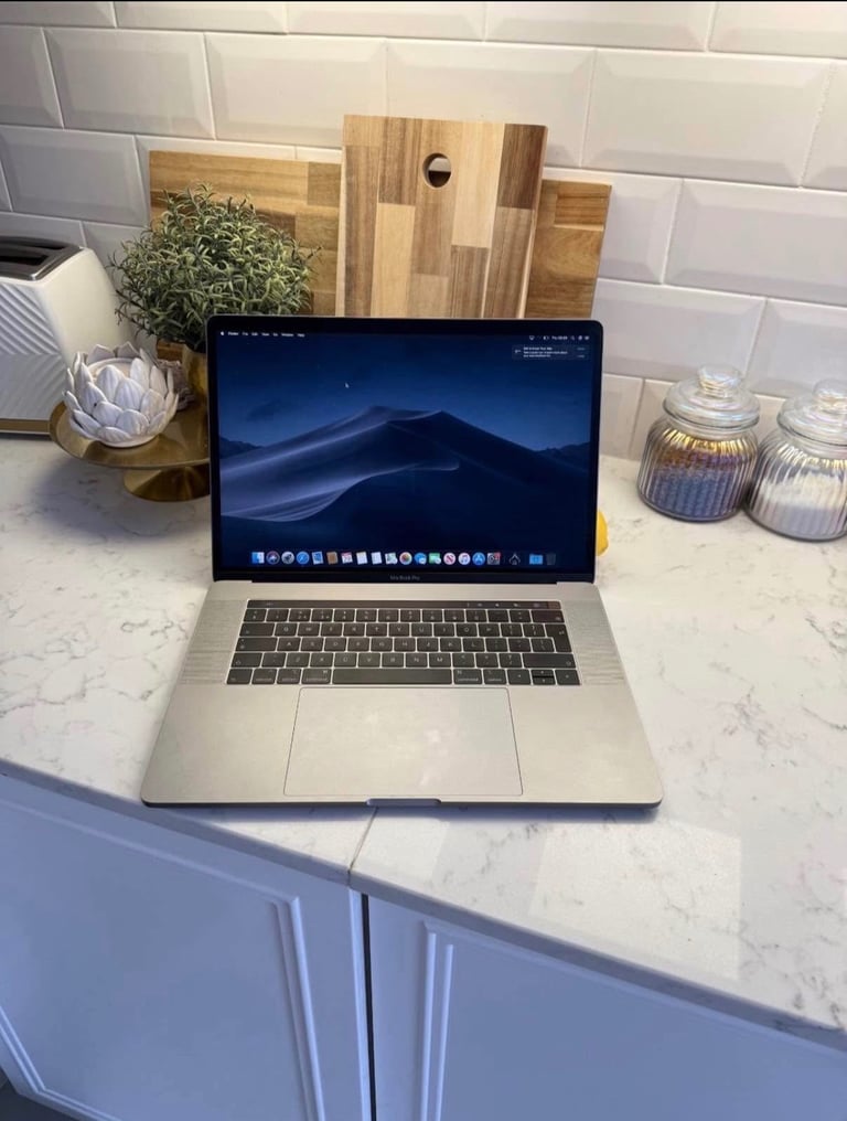 MacBook Pro - 2018 - 15’ inch - 2.9ghz i9 - 2TB SSD - 32gb Ram - Touch Bar - HUGE SPEC!