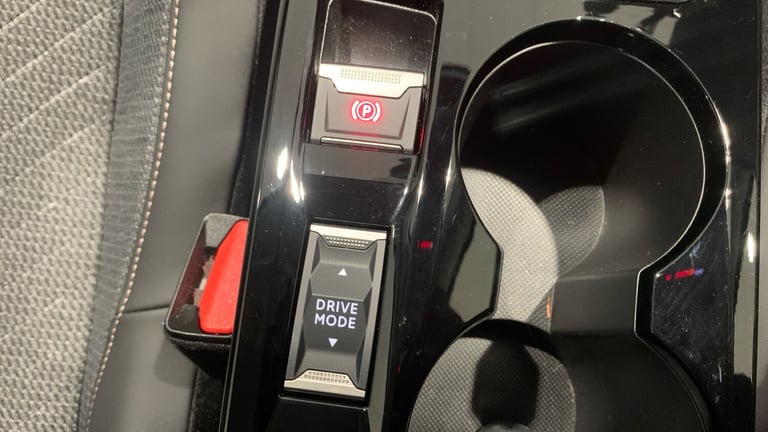 2024 Peugeot 208 1.2 HYBRID Allure Hatchback 5dr Petrol Hybrid e-DSC6 Euro 6 (s/s) (100 ps) Hatch...