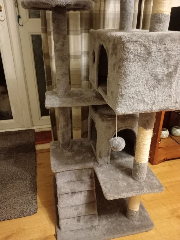 image for Tall high cat tree hardly used excellent condition £25