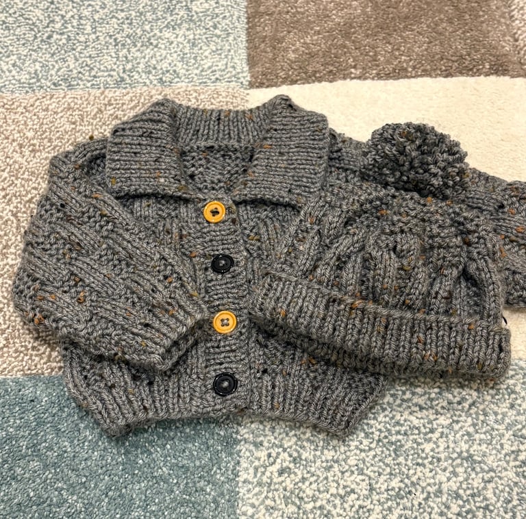 New hand knitted cardie cardigan and hat 0-3m 