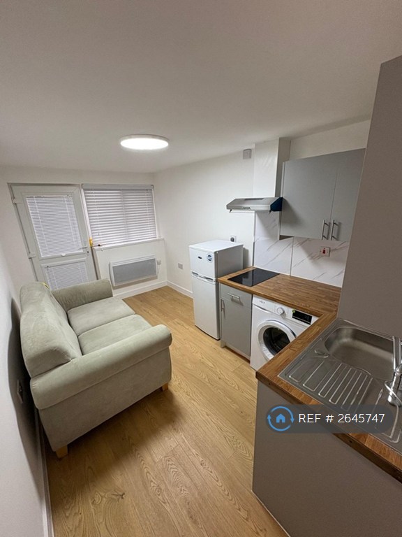 image for 1 bedroom flat in Strathnaver Place, Milton Keynes, MK12 (1 bed) (#2645747)