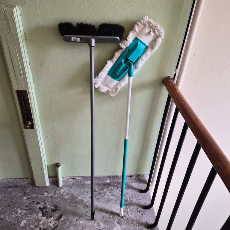 Brush and Microfibre Mop 
