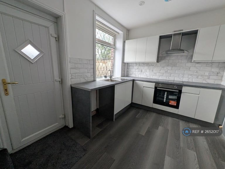 2 bedroom house in Broadbent Road, Oldham, OL1 (2 bed) (#2652017)
