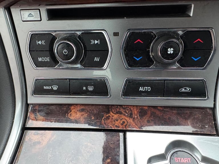 JAGUAR XF 2.2d Luxury Auto Euro 5 (s/s) 4dr 2011