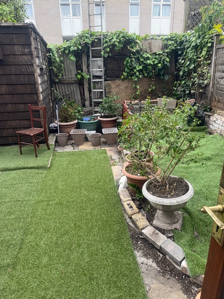 Double room in cozy river side house in Canary Wharf 