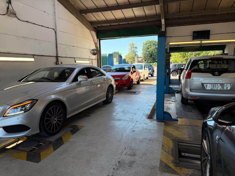 Mot Centre / Workshop / Business 