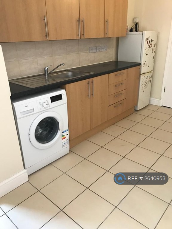 Studio flat in Mitcham Road, Croydon, CR0 (#2640953)