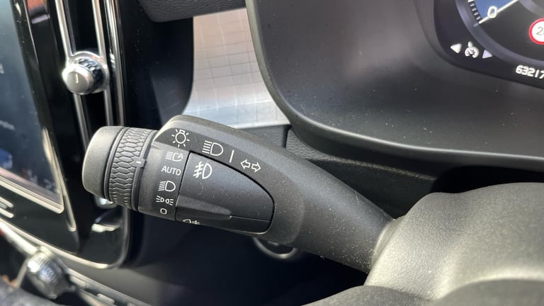 2020 Volvo XC40 Momentum B4 AWD mild hybrid ESTATE Petrol/Electric Hybrid Automatic