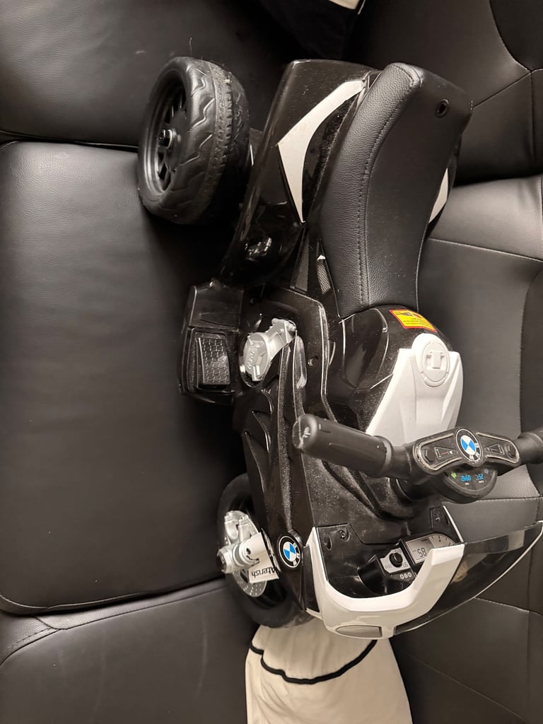 Child’s electric bmw bike 