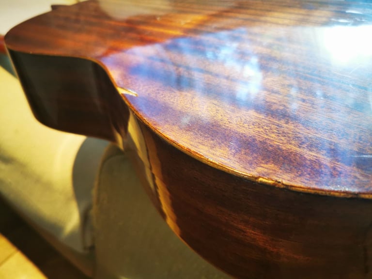 Raimundo Classical Guitar, plays beautiful 