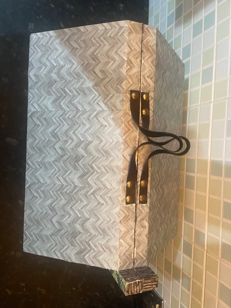 Wooden carry-on dollhouse with furniture