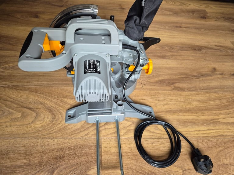 Titan 210mm mita saw 