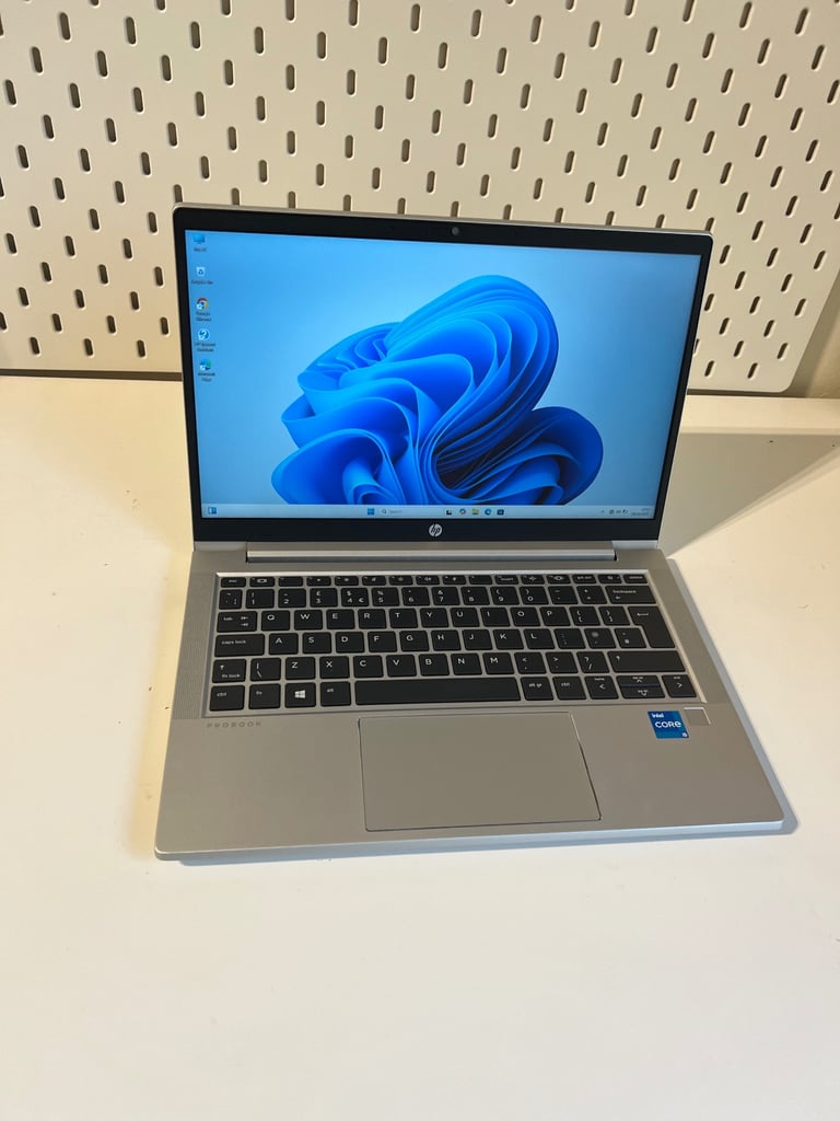 Windows 11 HP Probook,13.3/ ultra slim /Core i5, 11th gen / 16 GB/ 240 SSD almost new condition 