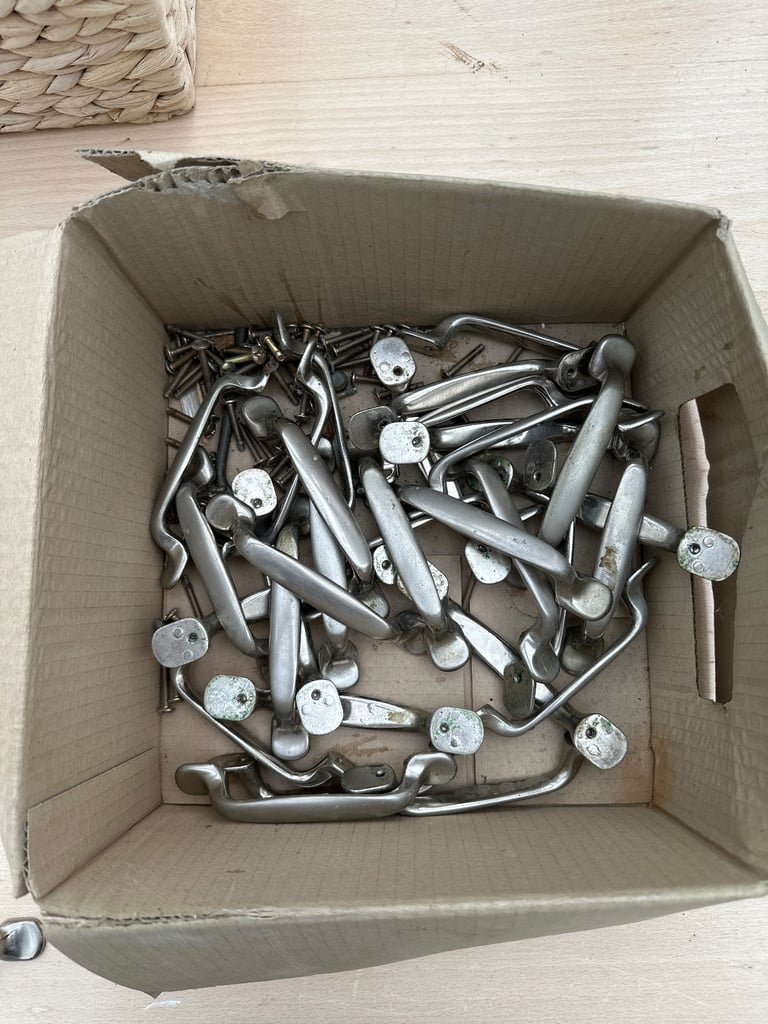 Kitchen cabinet handles