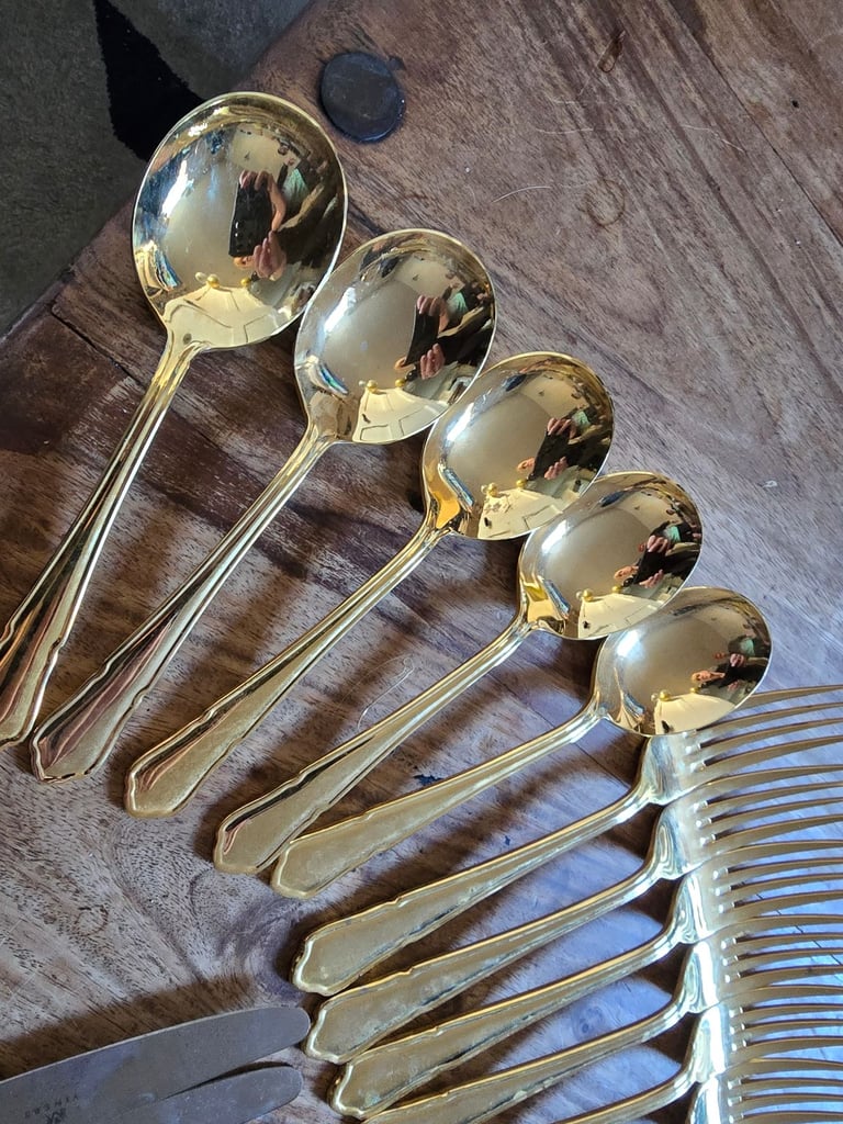 Gold plated top quality dinner cutlery set for 6 people - never been used