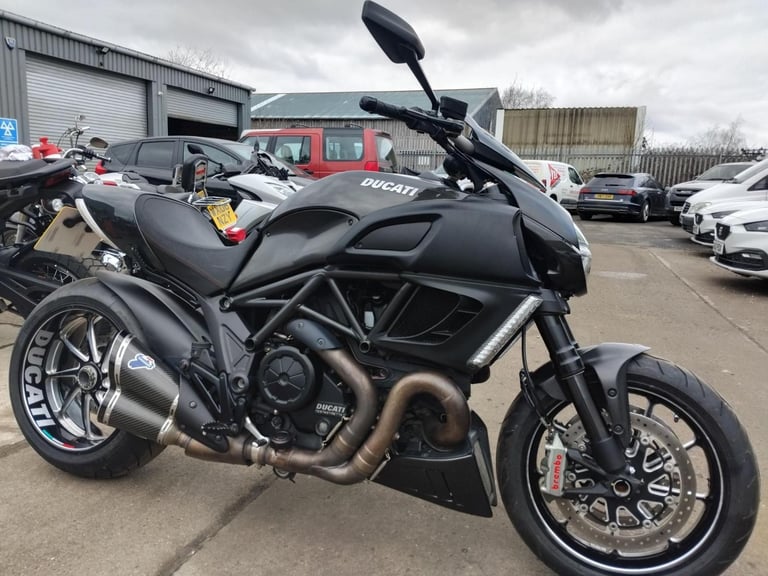 2011 61 DUCATI DIAVEL CARBON 1198 PERFORMANCE NAKED CRUISER MUSCLE 1200 HPI CLEA