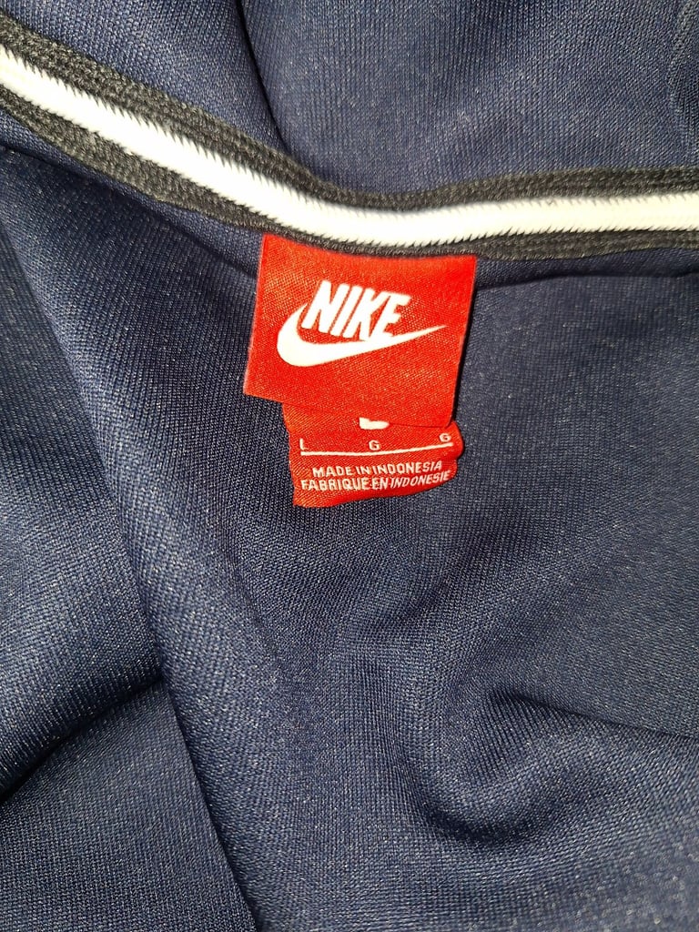Nike Hoodie – Size L