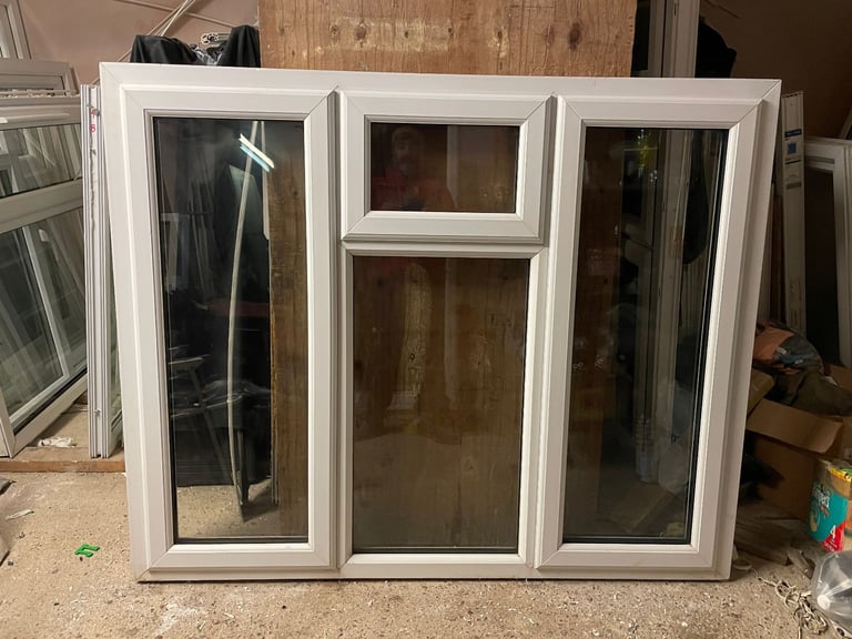 image for H 129.5 x W 159 cm - GOOD CONDITION UPVC DOUBLE GLAZED WINDOW - CLEAR GLASS (REF: LJ188)