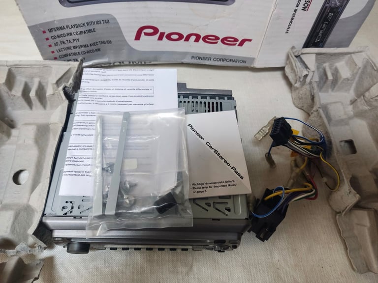 Pioneer car radio/cd player 50x4 output MP3 WMA  £50 Ono  