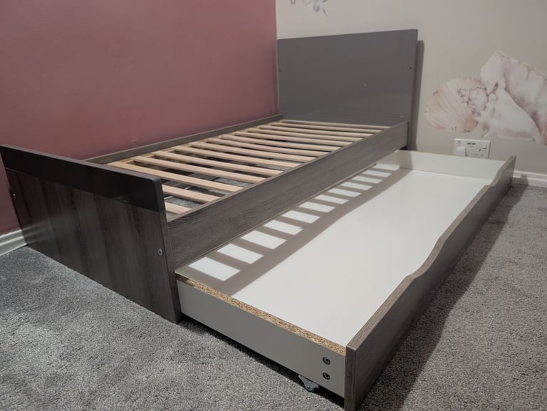 image for OBaby Cotbed with matching wardrobe and baby changing unit 