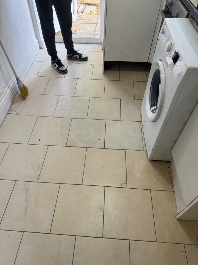 One Double Bedroom Ground Floor Studio is available to rent in Southall UB2