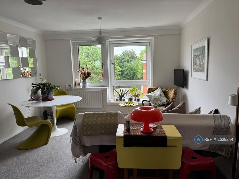 1 bedroom flat in Woodstock House, London, N5 (1 bed) (#2629244)