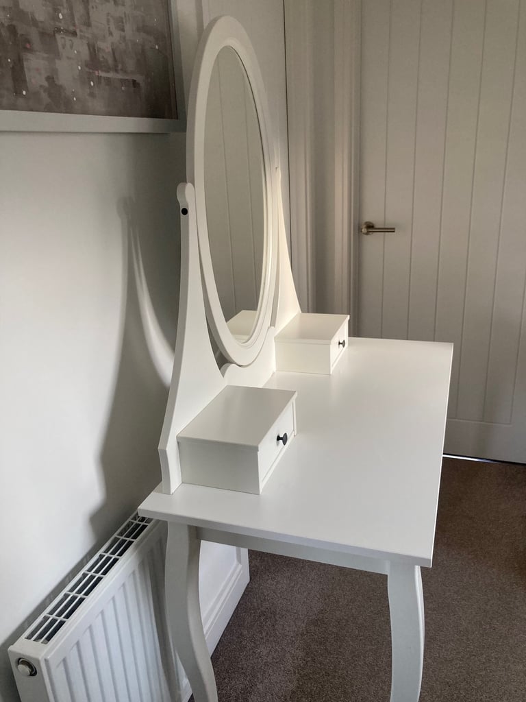 Dressing table 