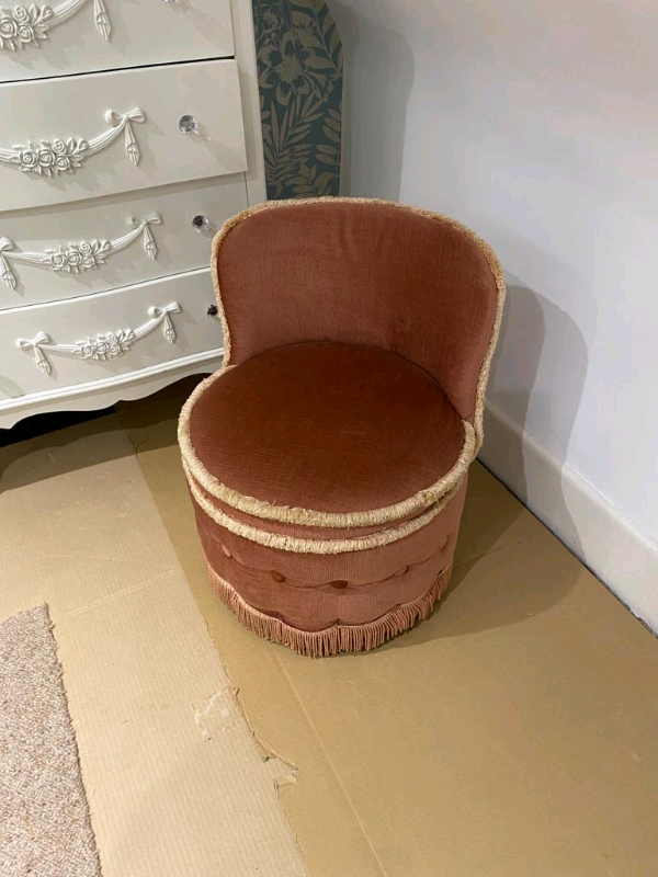 Bedroom cocktail  chair vintage pink velvet 