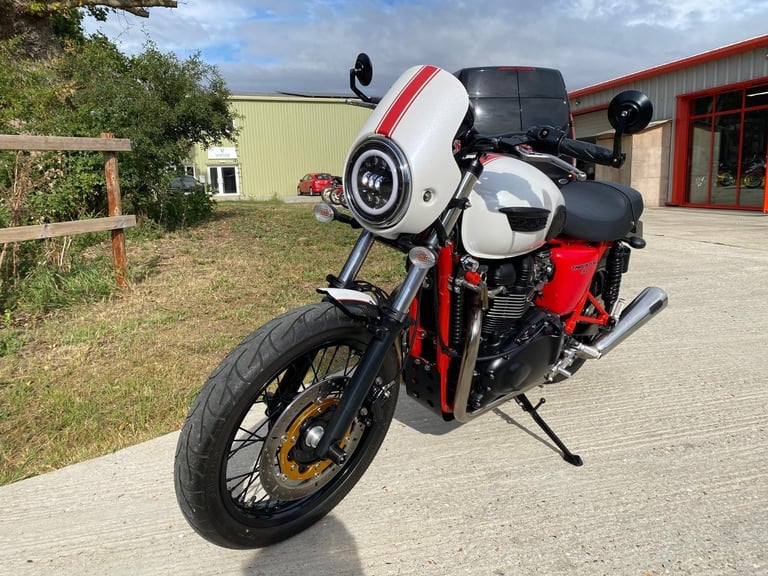 TRIUMPH BONNEVILLE THRUXTON 900, 2010, 3,545 MILES, ARROW EXHAUSTS, LOVELY BIKE