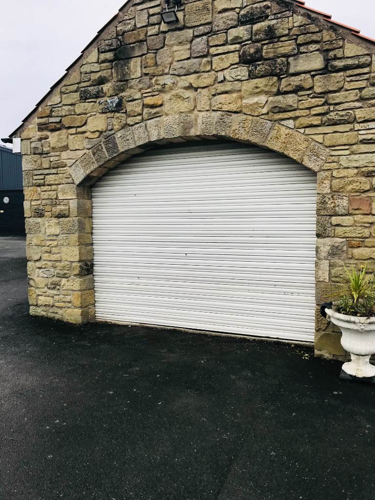 WHITE ELECTRIC ROLLER SHUTTER GARAGE DOOR WITH REMOTES