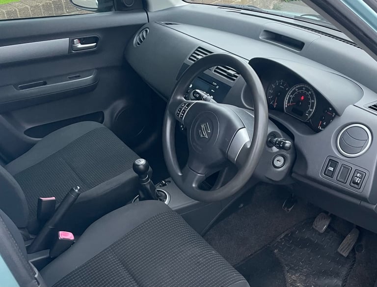 Suzuki swift 🐬🐬 1.3 16v GL Sport model 90 bhp Hpi clear Great car (2007 57)   