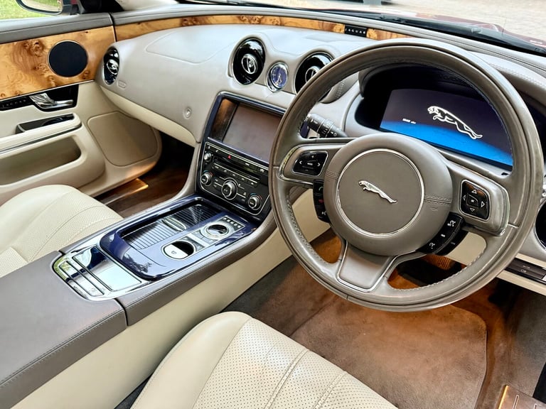 2010 Jaguar XJ 3.0d V6 Premium Luxury 4dr Auto SALOON DIESEL Automatic