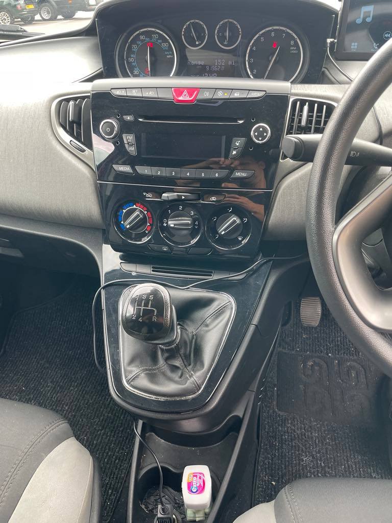 Chrysler, YPSILON, Hatchback, 2013, Manual, 1242 (cc), 5 doors