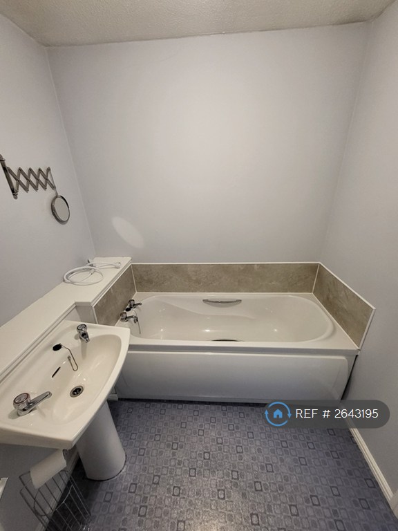 2 bedroom flat in Ladyknowe Court, Moffat, DG10 (2 bed) (#2643195)