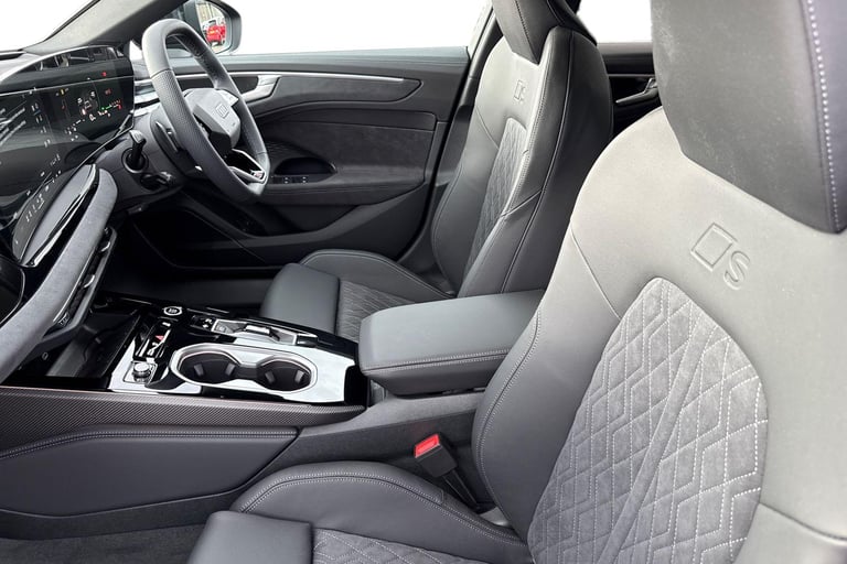 2025 Audi A6 Saloon 2.0 e-hybrid 25.9kWh Launch Edition S Tronic quattro Euro 6 (s/s) 4dr Saloon ...