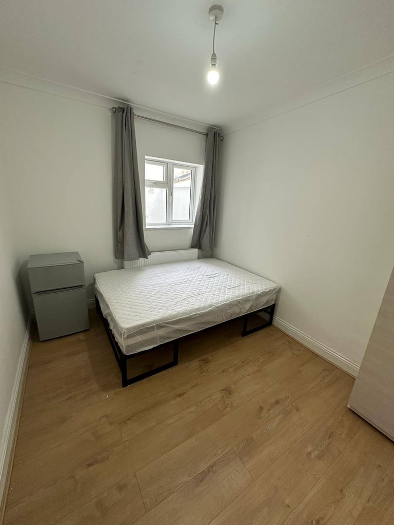 🏡 Double Room – Bow  🏡🗝