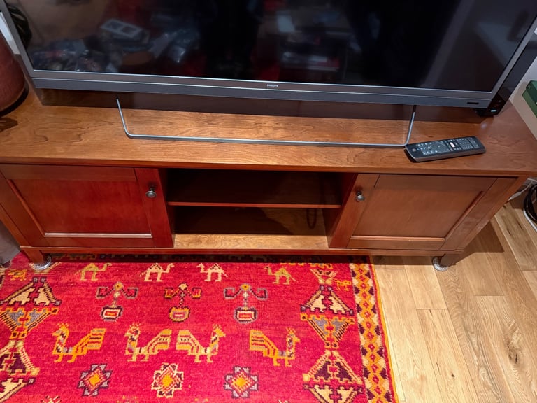 Gorgeous wood TV stand - excellent condition
